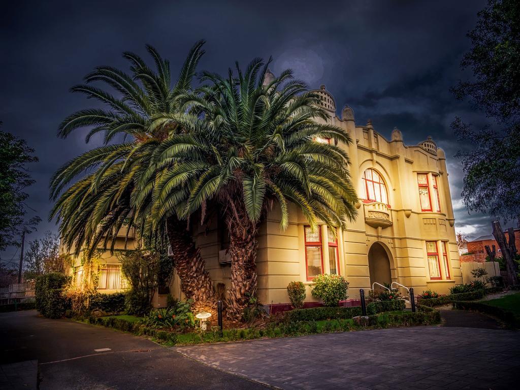 Toorak Manor Hotel Melbourne Exterior photo